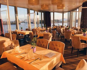 Restaurant mit Rheinblick und Weinangebot