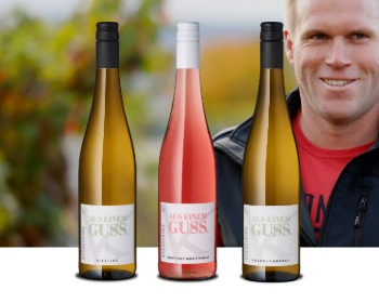 Winzer Foto und 3 Weinflaschen