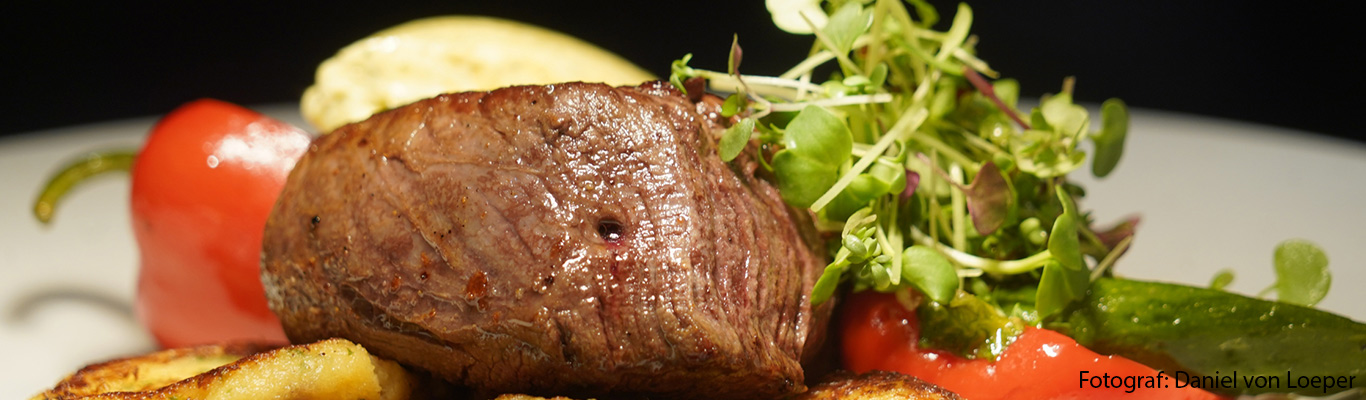 Ess-Klasse im Cafe Luitpold Gegrilltes Steak mit Gemüse, Weinempfehlung dazu
