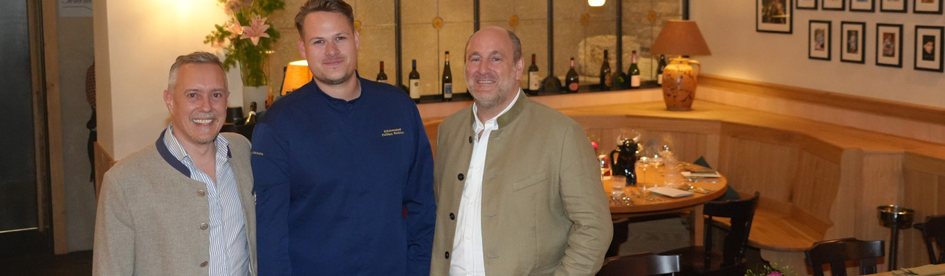 Drei Personen im Restaurant