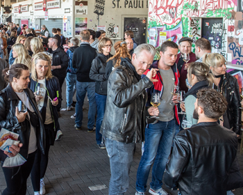 Weinverkostung unter der St. Pauli Hafenstraße