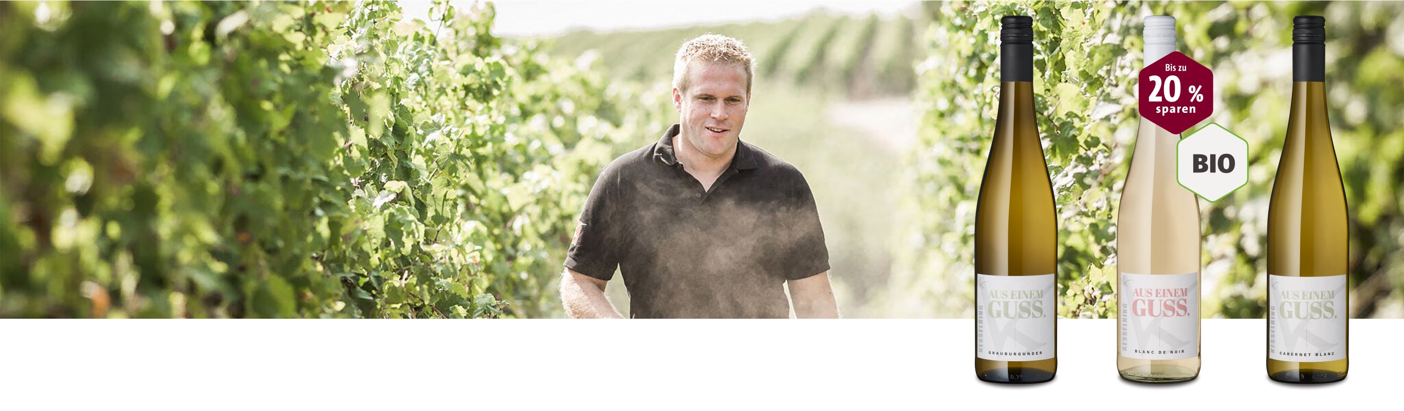 Lukas Reloaded Winzer mit Weinen und Bio-Siegel im Weinberg