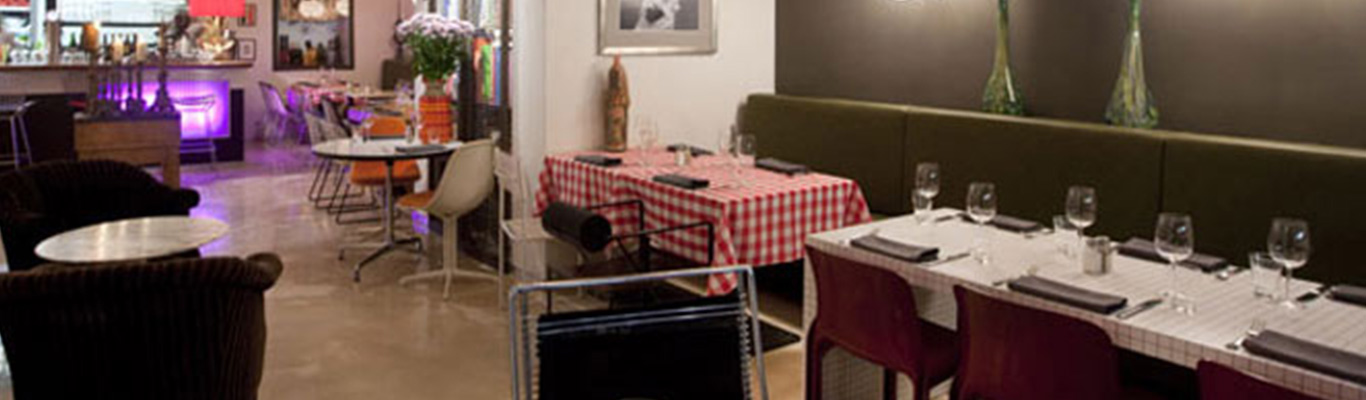 Brüdigams Weinrestaurant Ambiente, Tischdeko mit Weingläsern und Wein