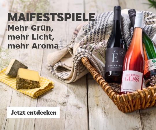 Maifestspiele 3 Weinflaschen in einem korb