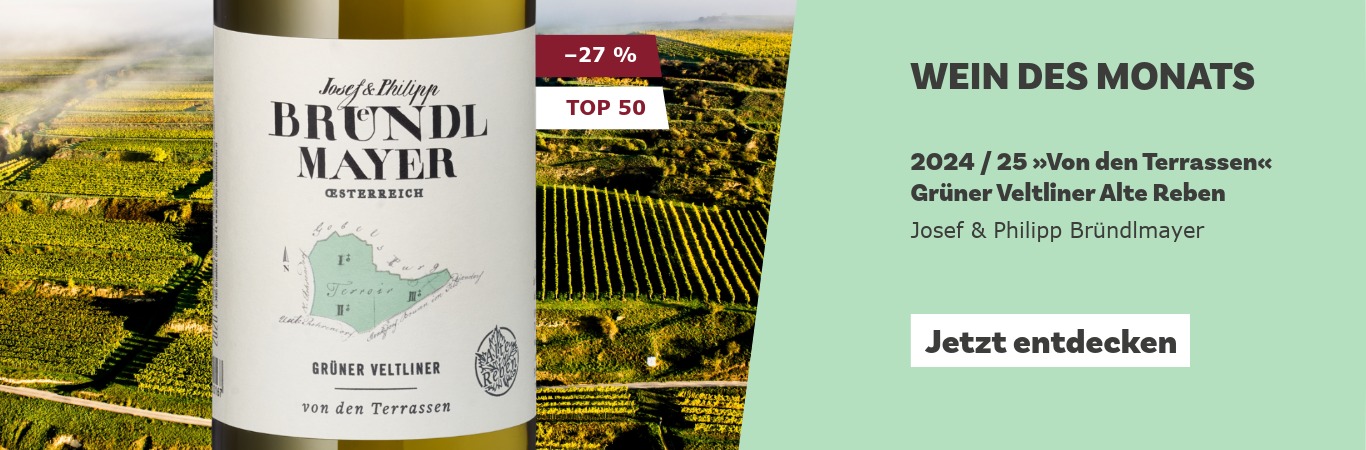 Weißweinflasche mit mit grünem Hintergrund und Weinbergen