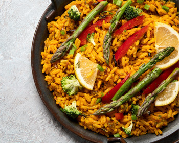 Paella mit Gemüse, passend zu unseren Weinen