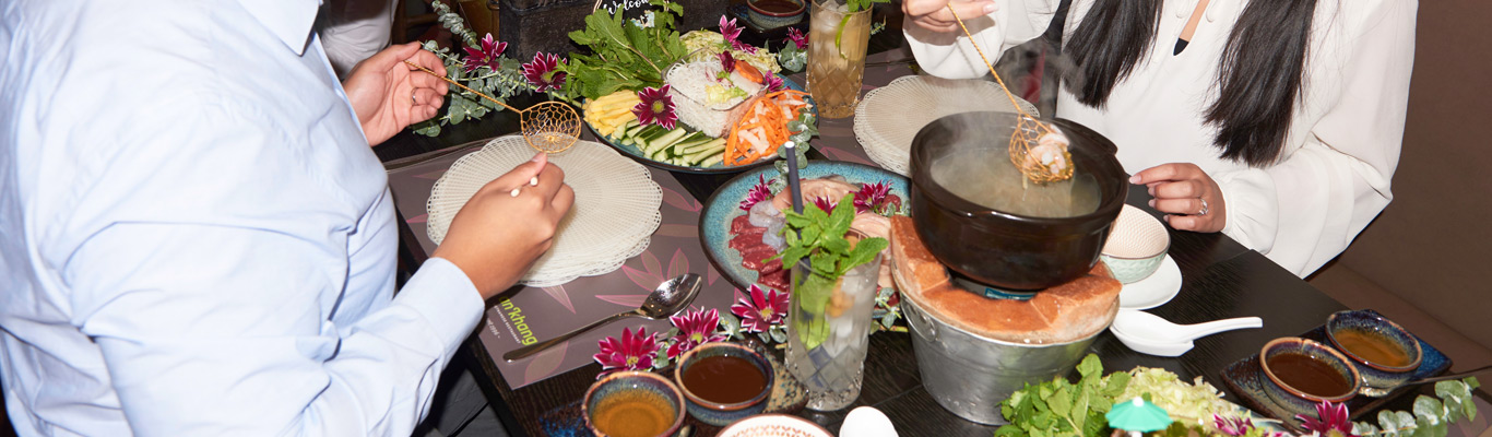 Hot Pot for two Asiatisches Gericht am Tisch, ideal zum Wein.