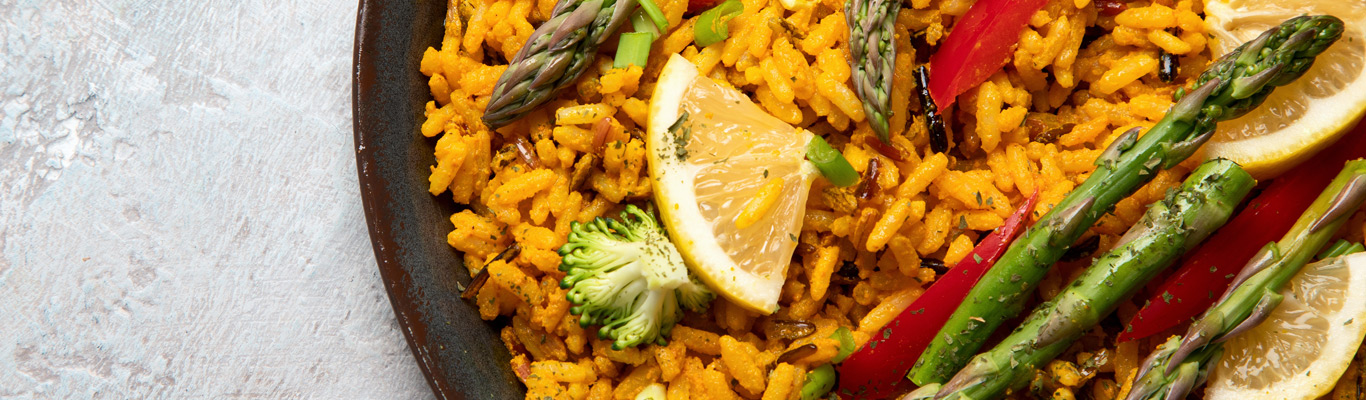 Restaurant La Cosecha: Viva Espana! Paella mit Gemüse, serviert auf dem Teller