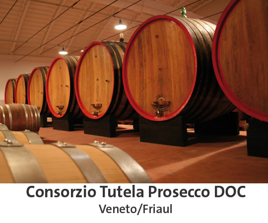 Weinlager mit Holzfässern des Prosecco DOC