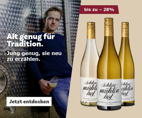Bild von dem Winzer und den passenden Weinen