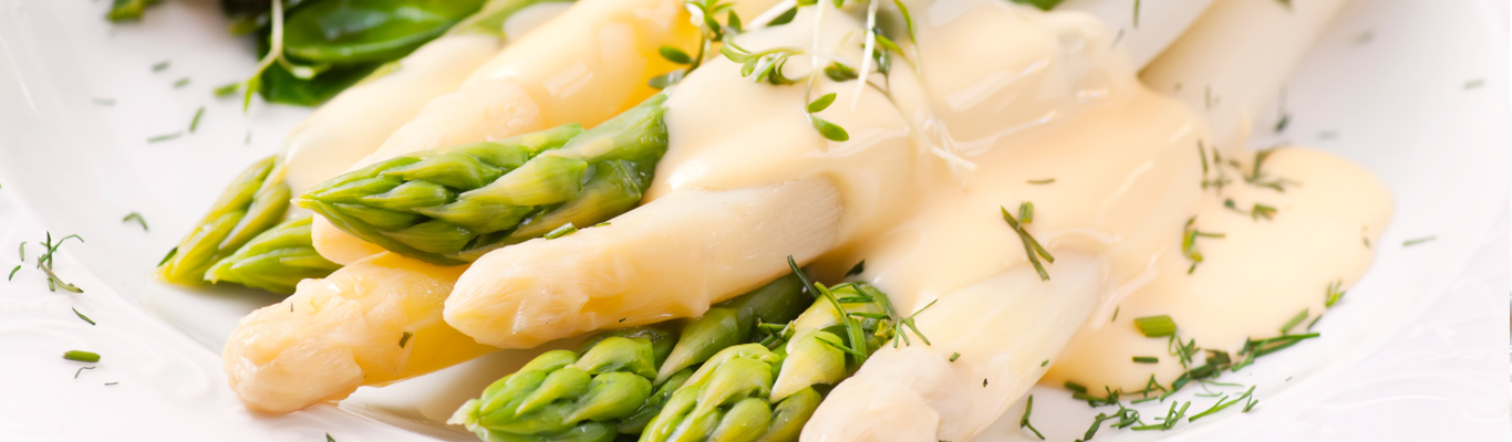 Spargelzeit Spargel mit Sauce Hollandaise, passend zum Wein.