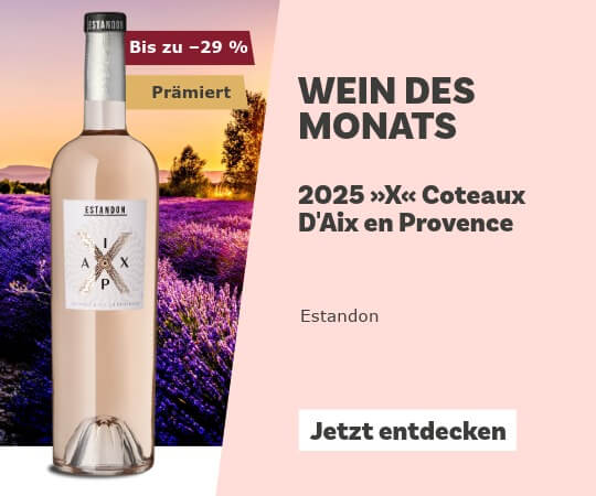 Weinflasche mit Naturhintergrund