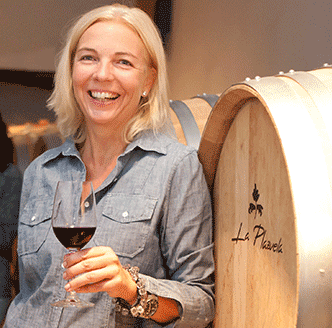 Winzerinnen Bild mit Wein in der Hand