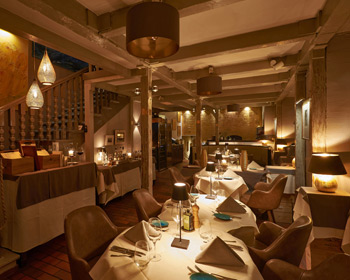 Klewis Menü Weine in elegantem Restaurant Ambiente